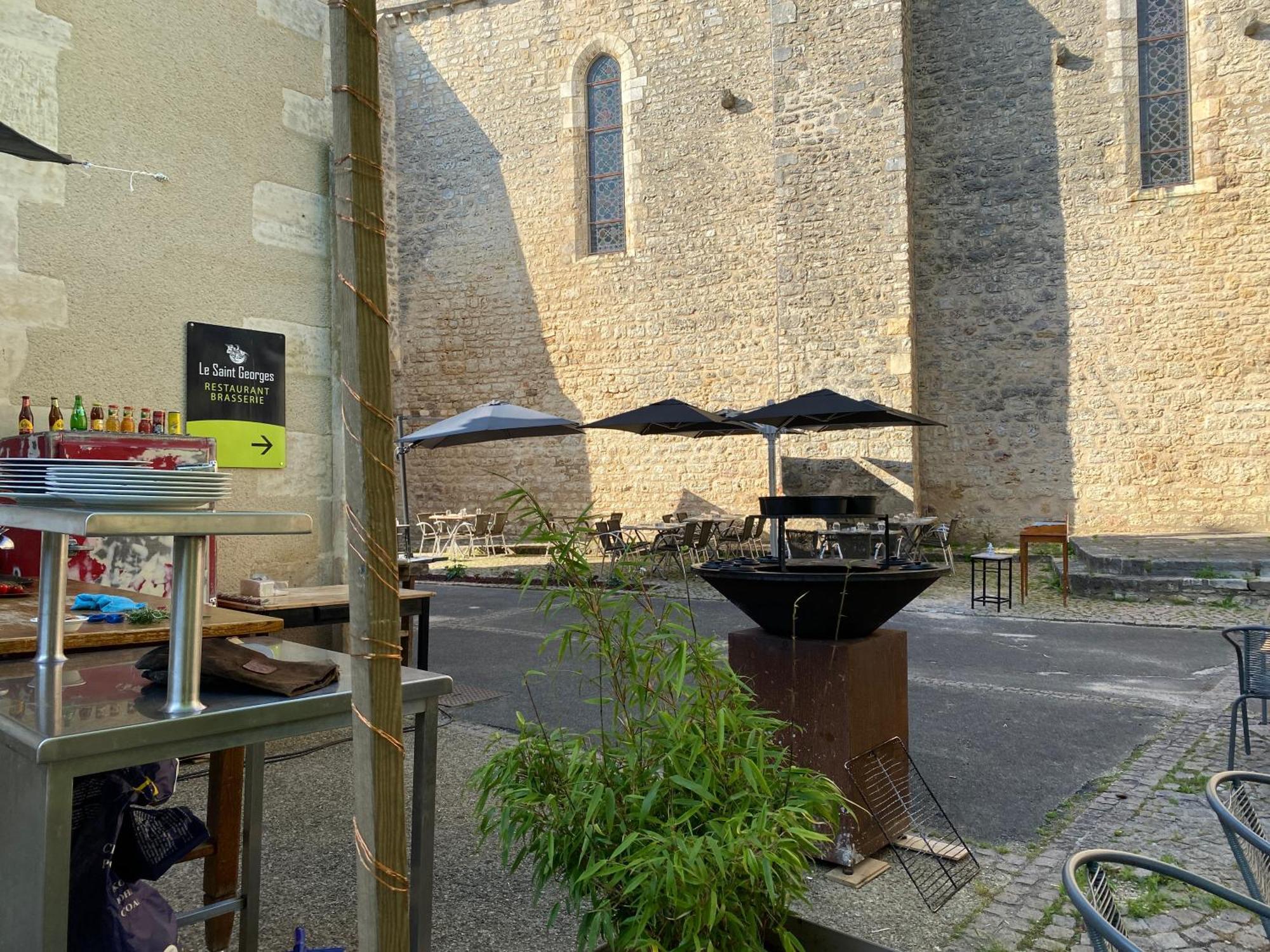 Logis Hotel Le Saint Georges Vivonne Eksteriør billede