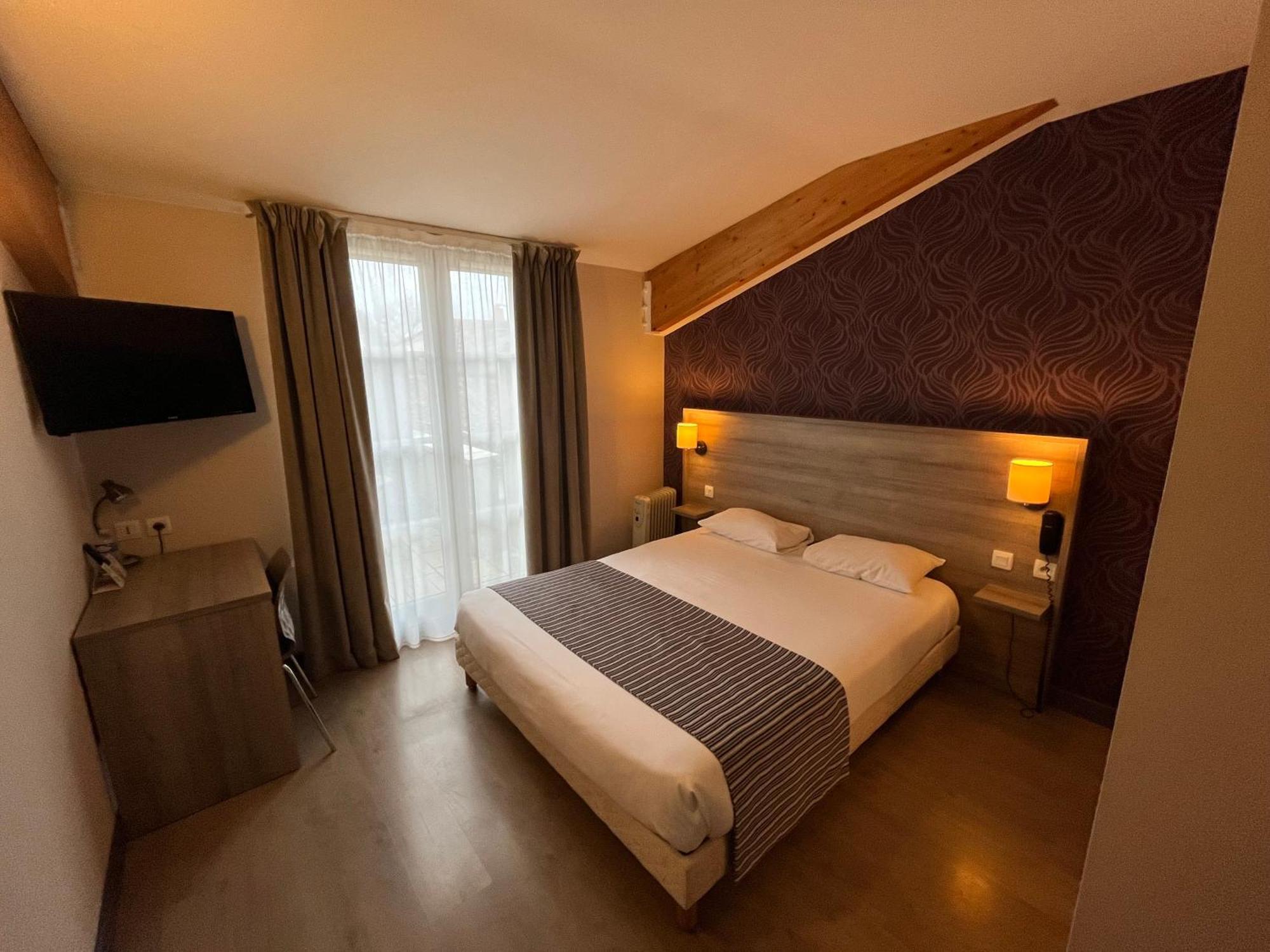Logis Hotel Le Saint Georges Vivonne Eksteriør billede