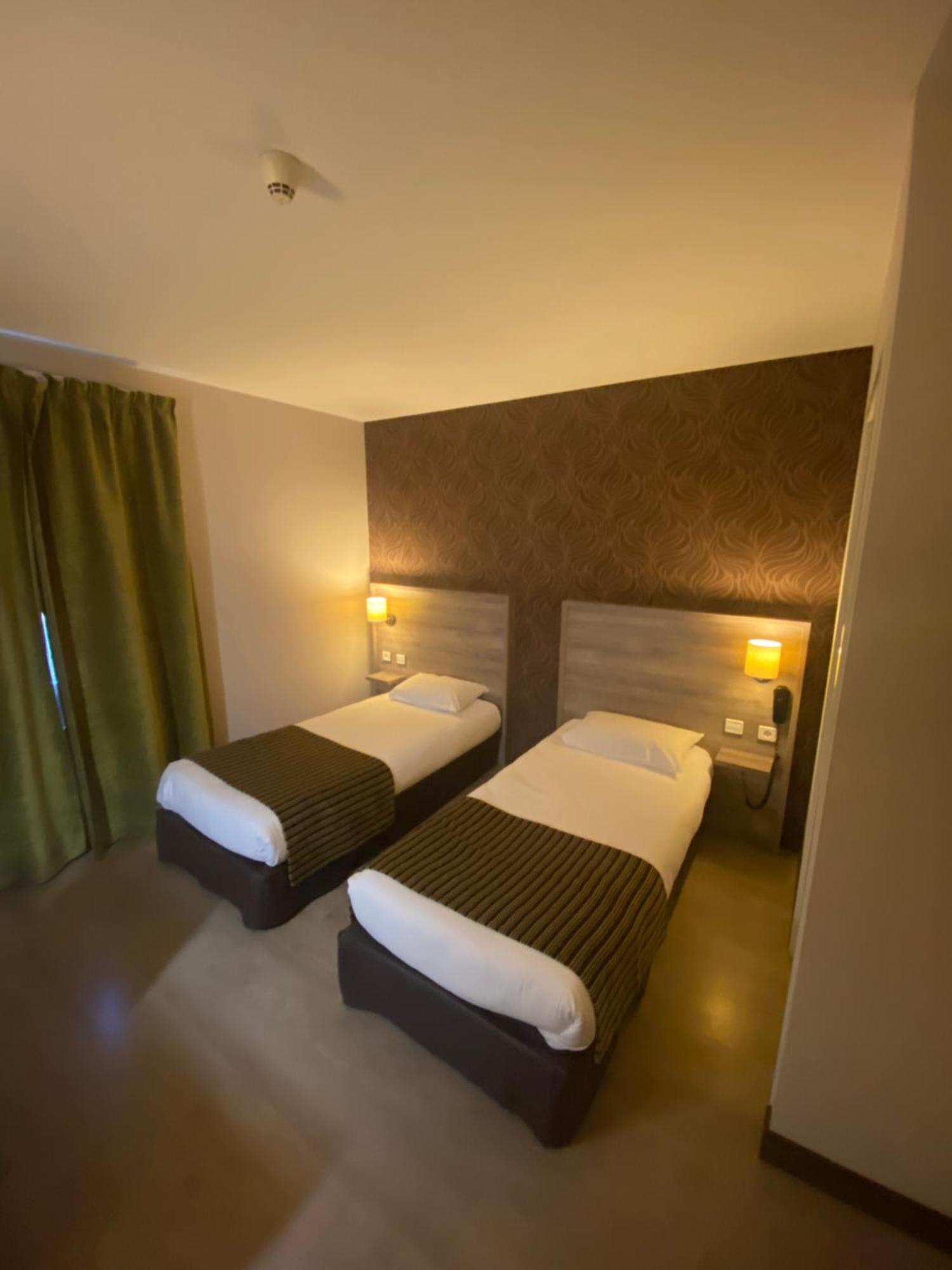 Logis Hotel Le Saint Georges Vivonne Eksteriør billede