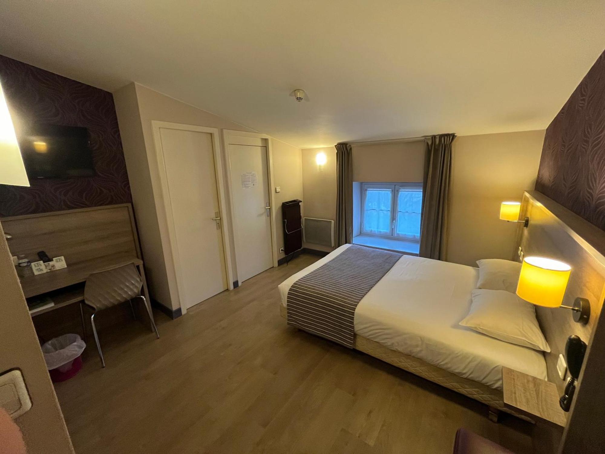 Logis Hotel Le Saint Georges Vivonne Eksteriør billede