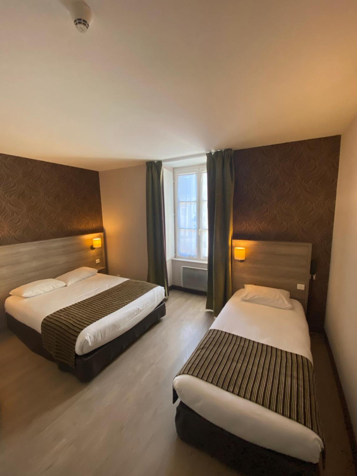 Logis Hotel Le Saint Georges Vivonne Eksteriør billede