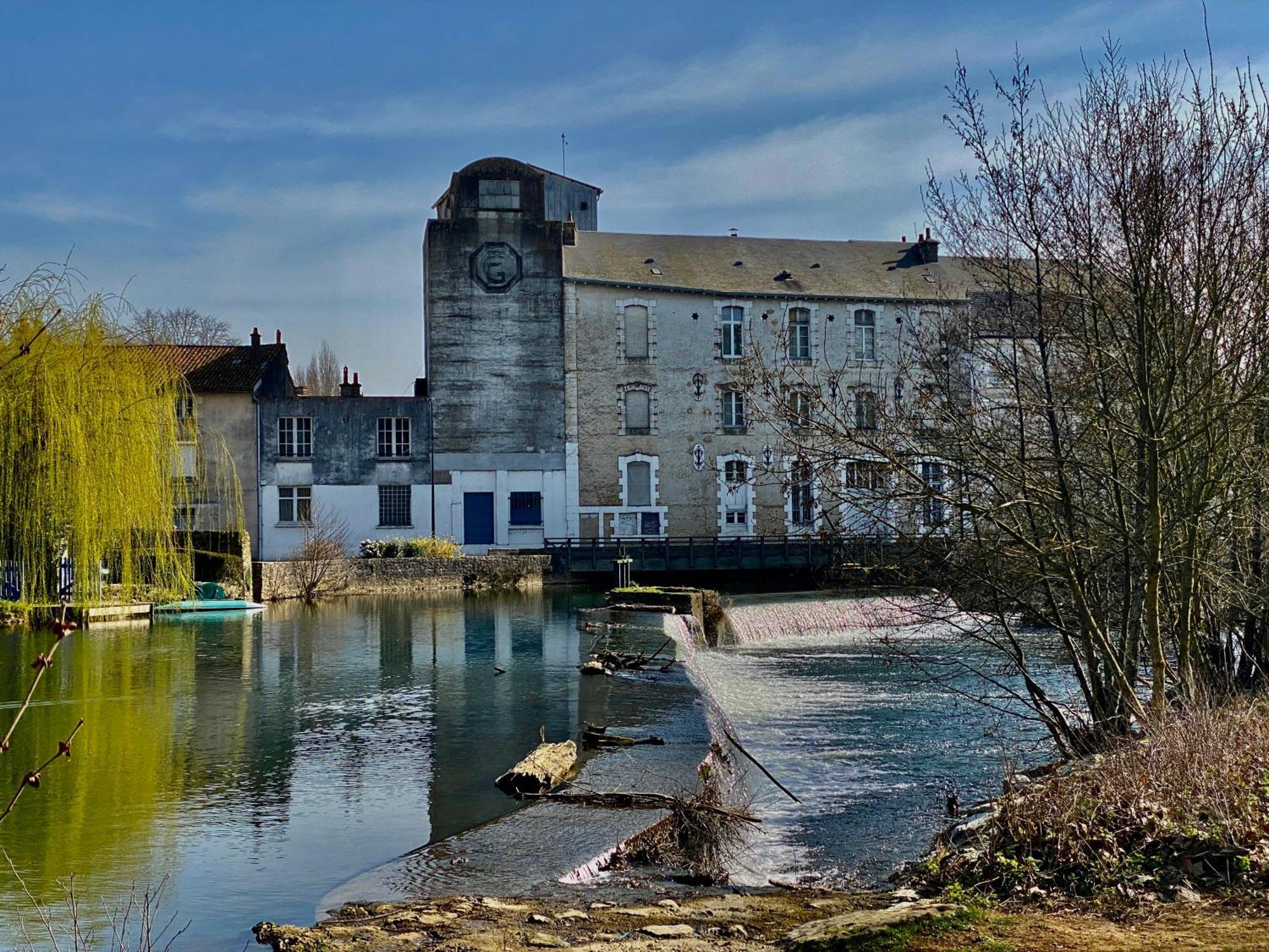 Logis Hotel Le Saint Georges Vivonne Eksteriør billede