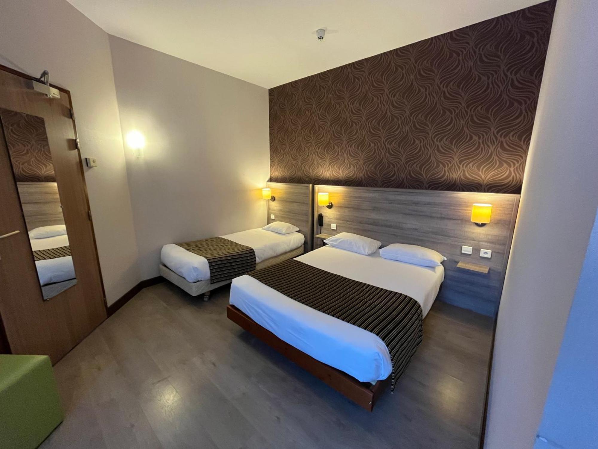 Logis Hotel Le Saint Georges Vivonne Eksteriør billede