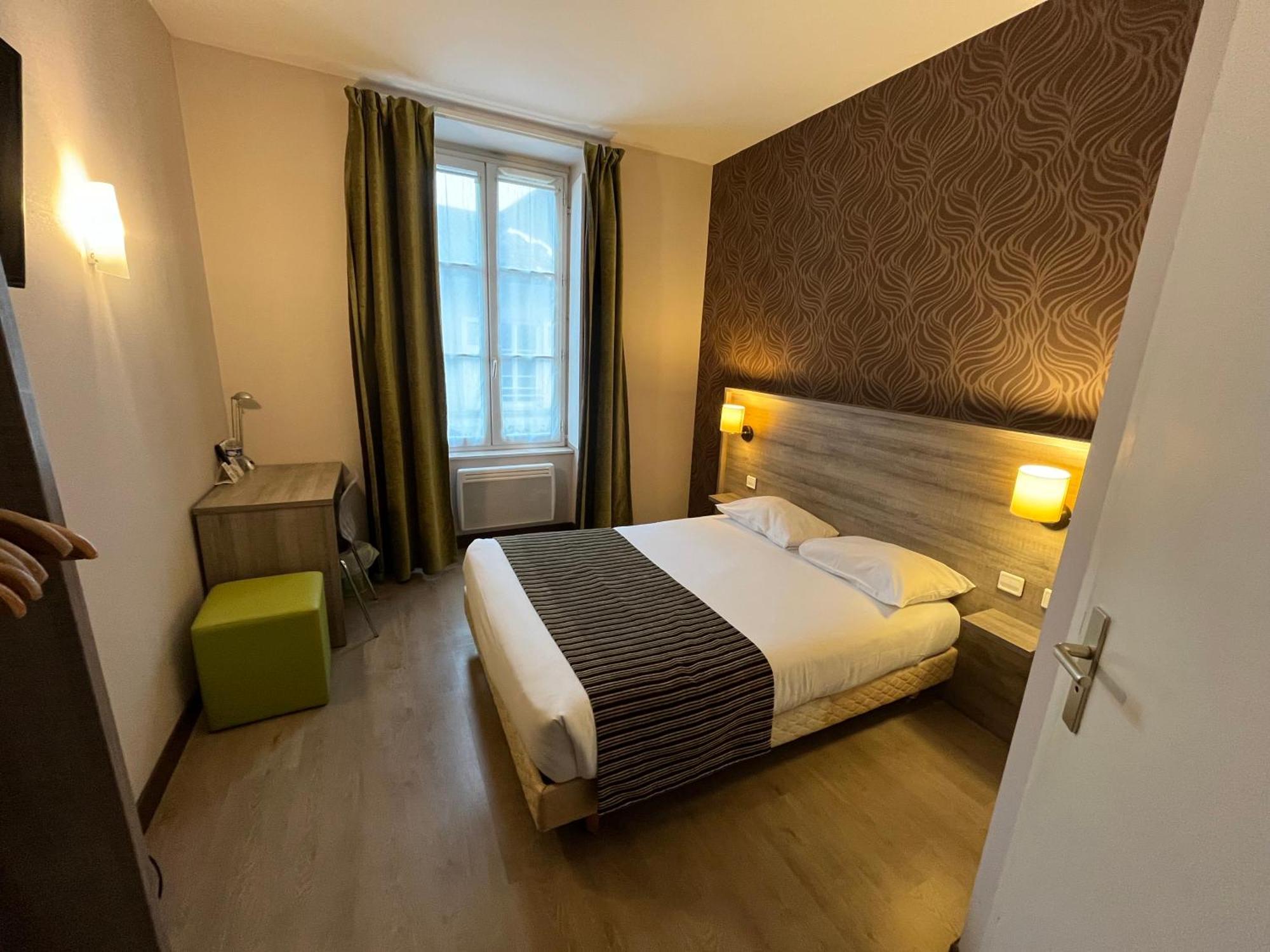 Logis Hotel Le Saint Georges Vivonne Eksteriør billede