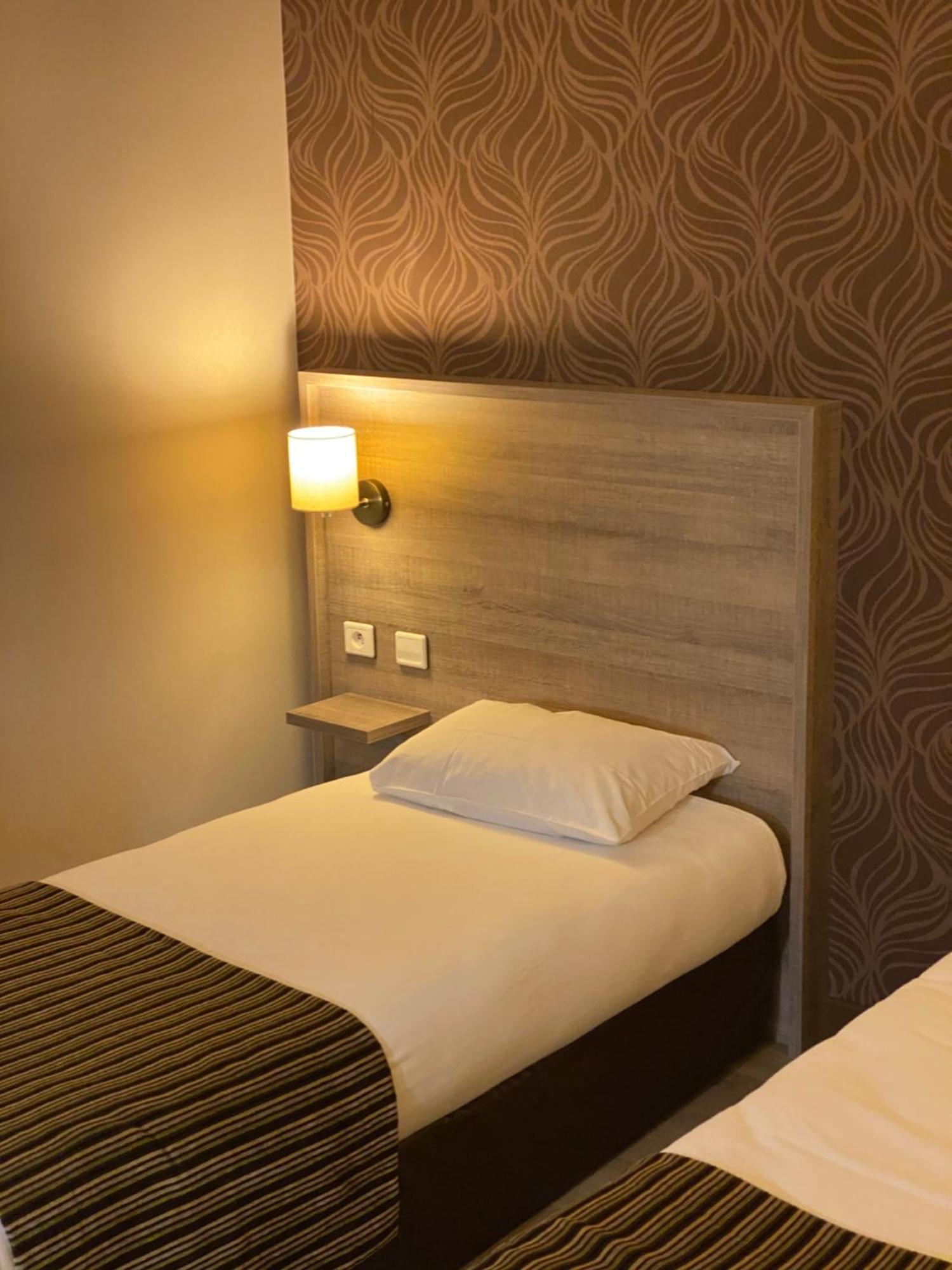 Logis Hotel Le Saint Georges Vivonne Eksteriør billede