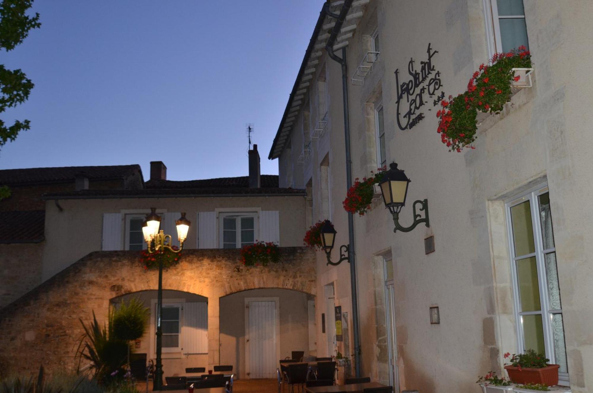 Logis Hotel Le Saint Georges Vivonne Eksteriør billede