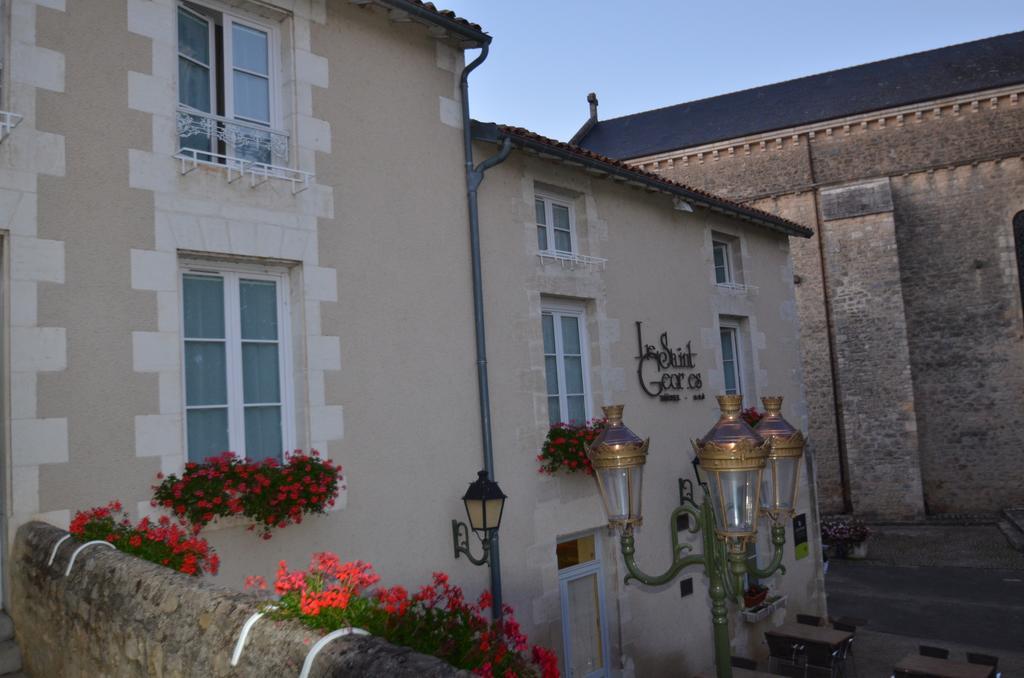 Logis Hotel Le Saint Georges Vivonne Eksteriør billede