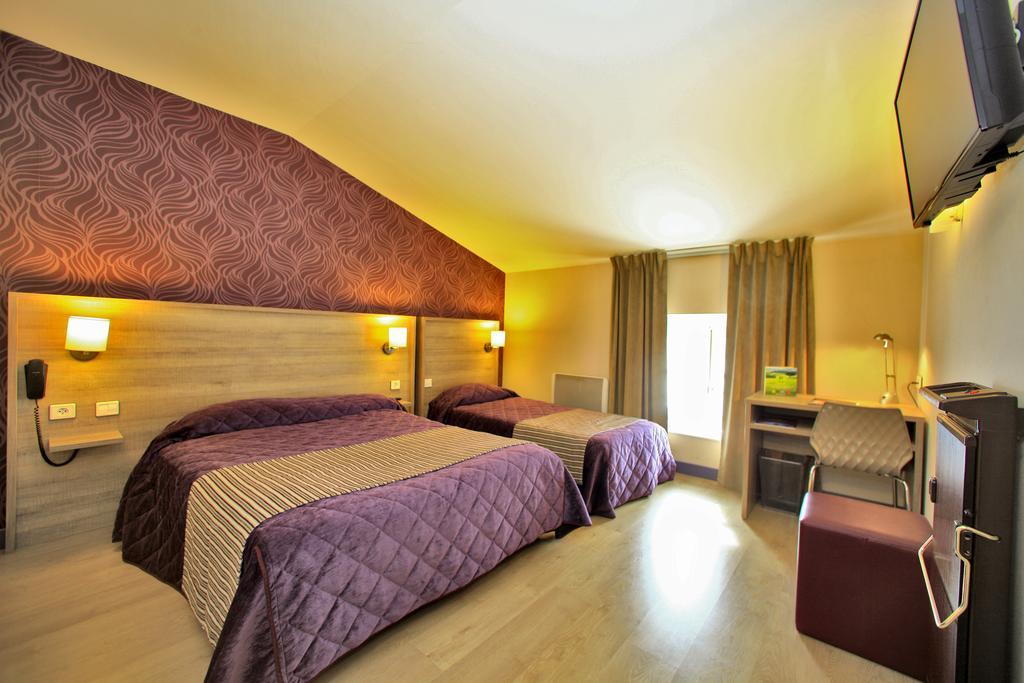 Logis Hotel Le Saint Georges Vivonne Eksteriør billede